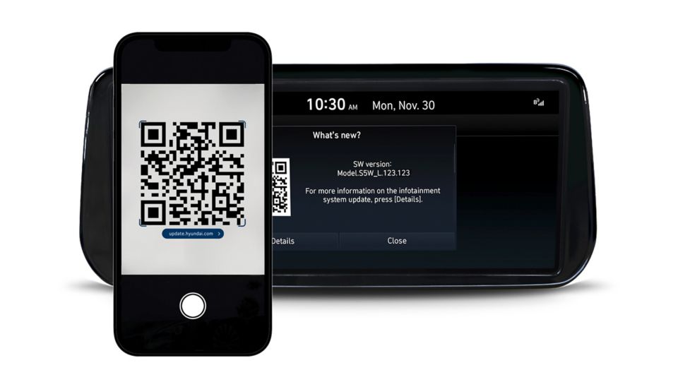 Hyundai display and a smartphone showing the update screen of the Infotainment update portal.