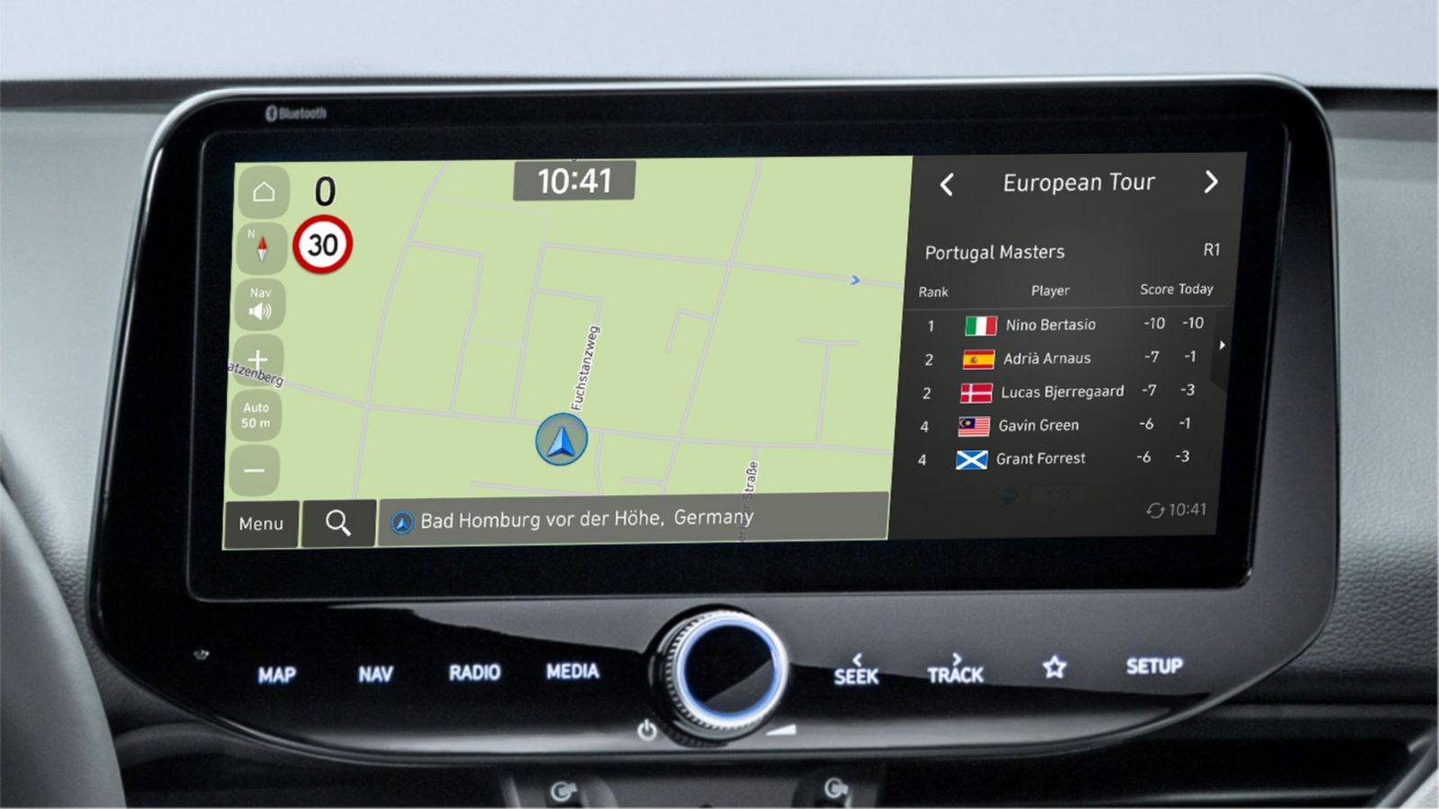 A Hyundai centre touch screen displaying the split screen with navigation and the live score of NBA games.