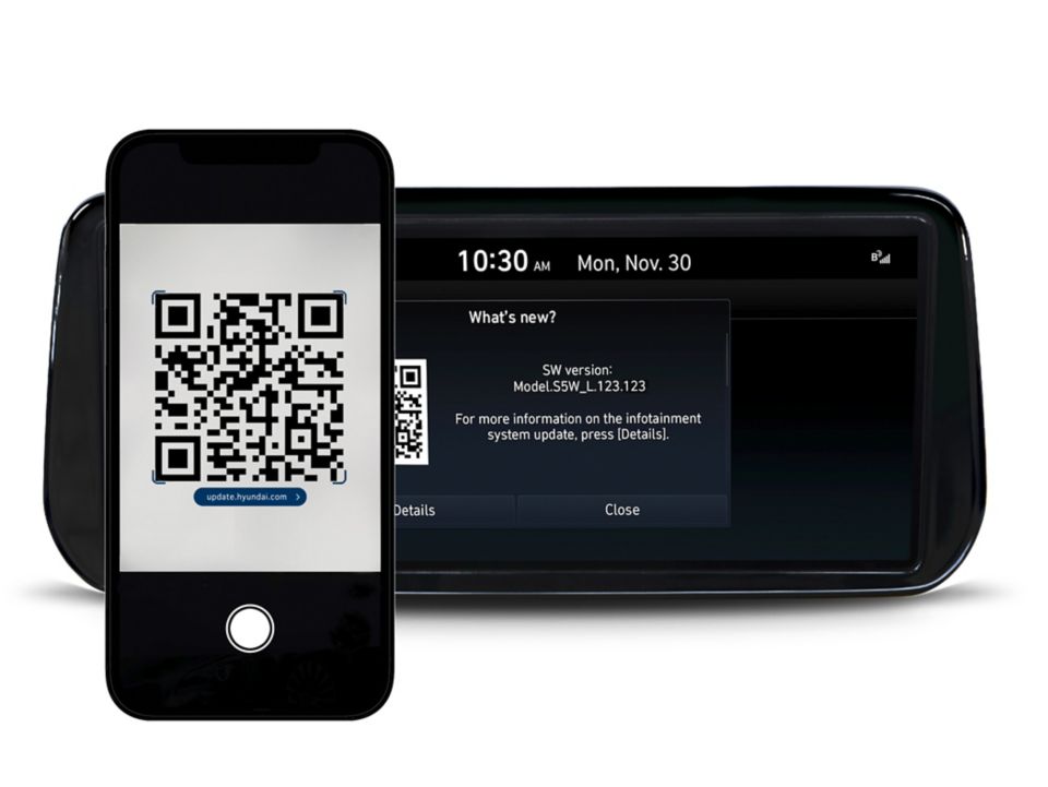 Hyundai display and a smartphone showing the update screen of the Infotainment update portal.